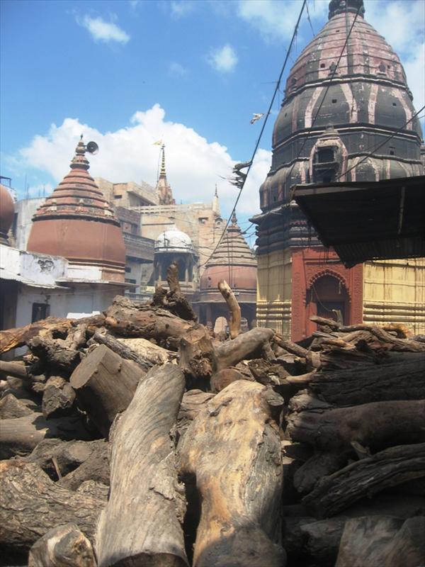 2008-09-12: Varanasi - firewood ready for the burning ghats