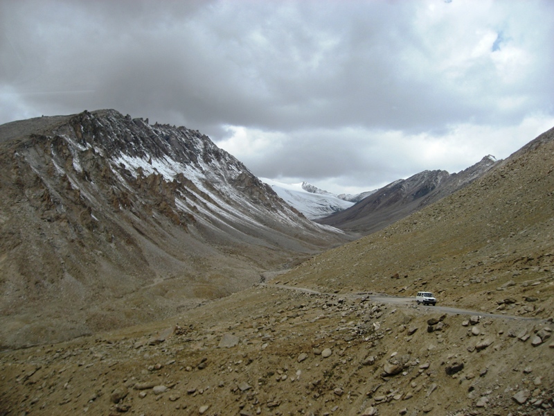 2008-09-17: On the way to the Nubra Valley