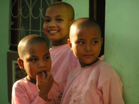 2005-01-01: Kyaiktiyo, Myanmar